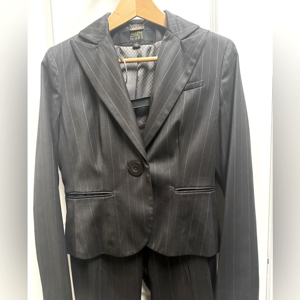 Allen by ABS pantsuit size 4.  Dark brown with turquoise stripe.